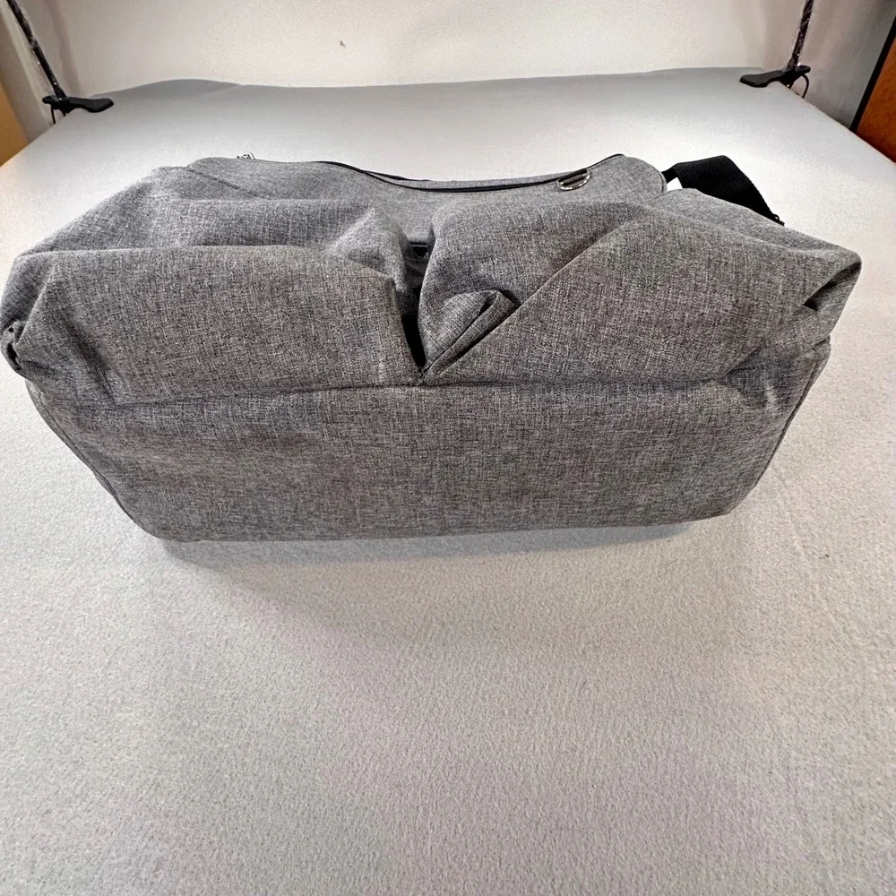 Skip Hop Via Messenger Diaper Bag Heather Grey Red Lining with Changing Pad‎